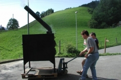08-3